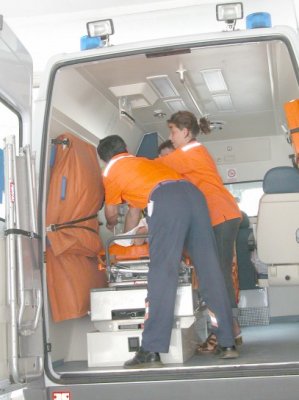 Şoferul unei Dacii a lovit un microbuz plin cu pasageri